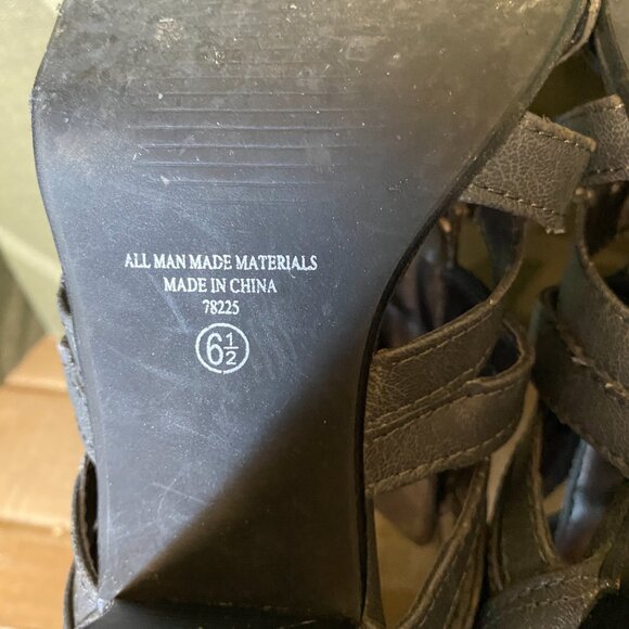 GUC~.MAURICES  back zip  gladiator 3"heel sandals 6.5 M - Picture 5 of 14